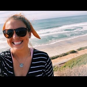 Meet your Posher, Alexis